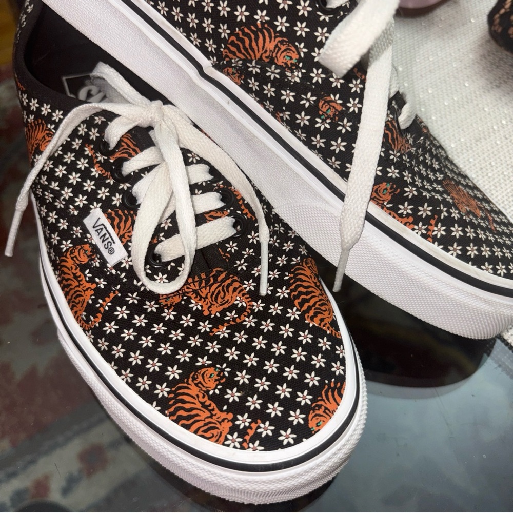 UNISEX Vans Black and Orange Tiger Pattern Sneakers, size 8 in ladies - Picture 6 of 10